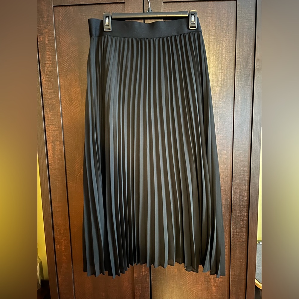 Black pleated midi skirt